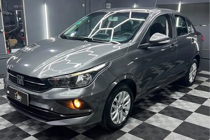 Sedán: Fiat Cronos en el salón de DF1